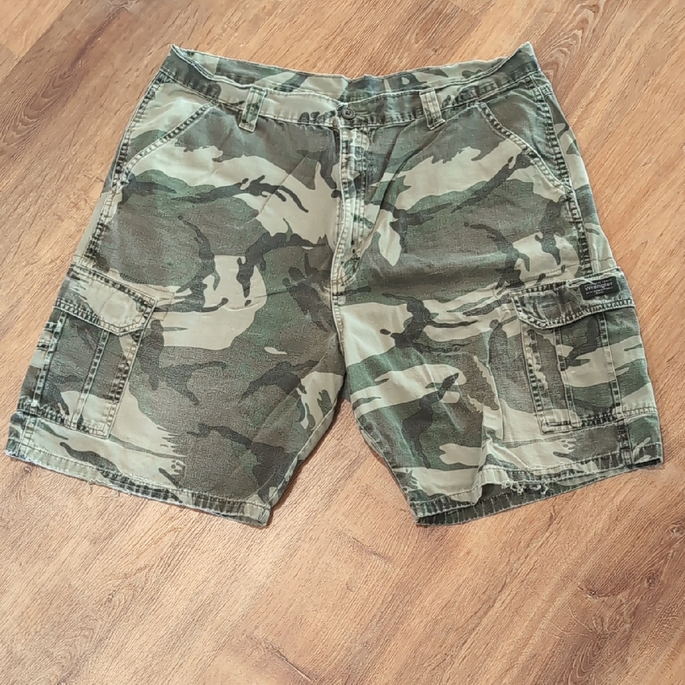 Wrangler Men's Green Camouflage Cargo Shorts